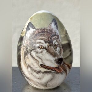 Eggzakly Handcrafted Porcelain Egg 
Hand painted wolf